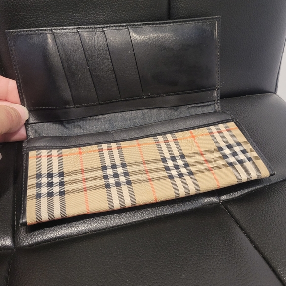 Burberry Wallet - Picture 5 of 5